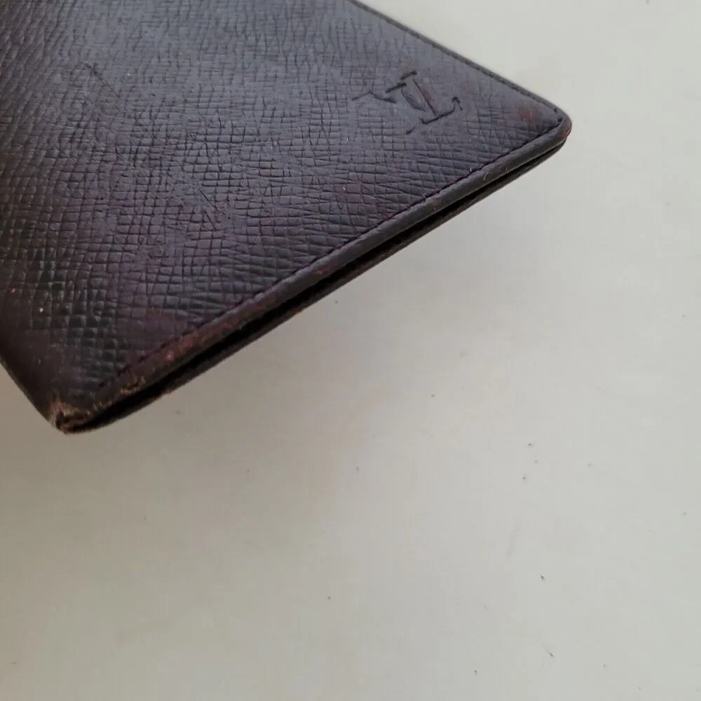 Louis Vuitton LV Taiga Vintage Card 2 ID Windows Wallet Brown Bifold Small Auth